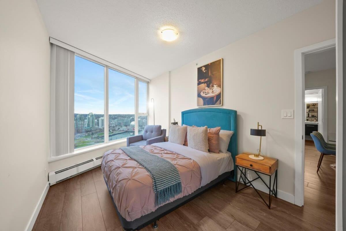 Dazzling Condo By Stadium Downtown With Free Parking Vancouver Bagian luar foto