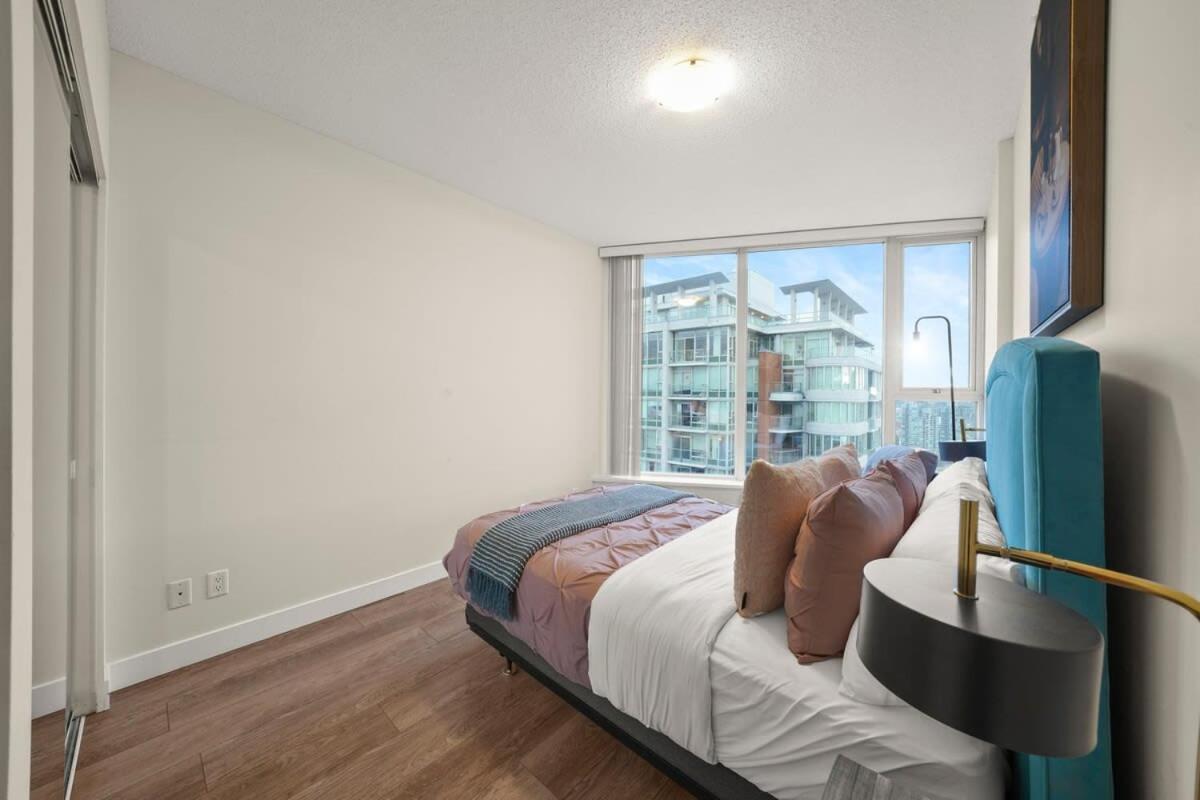 Dazzling Condo By Stadium Downtown With Free Parking Vancouver Bagian luar foto