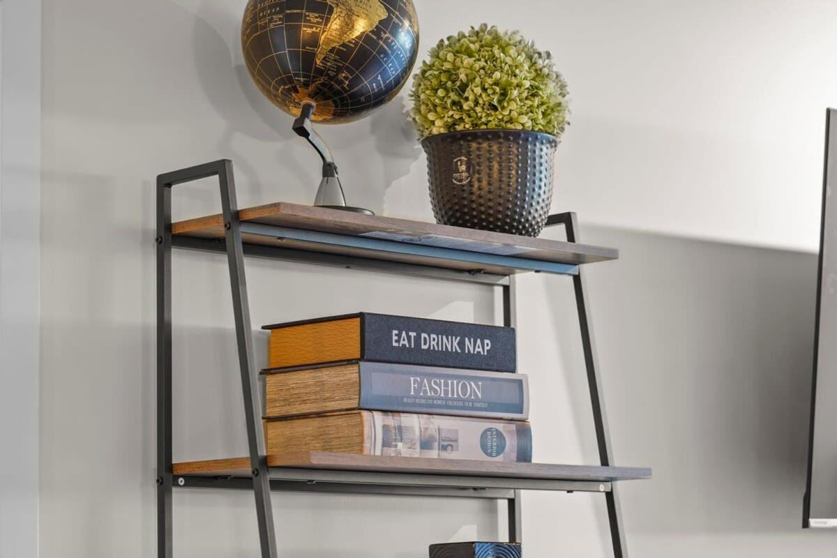 Dazzling Condo By Stadium Downtown With Free Parking Vancouver Bagian luar foto