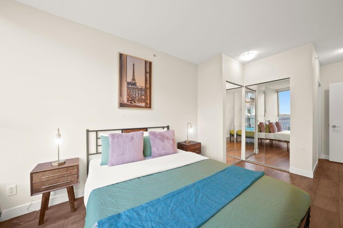 Dazzling Condo By Stadium Downtown With Free Parking Vancouver Bagian luar foto