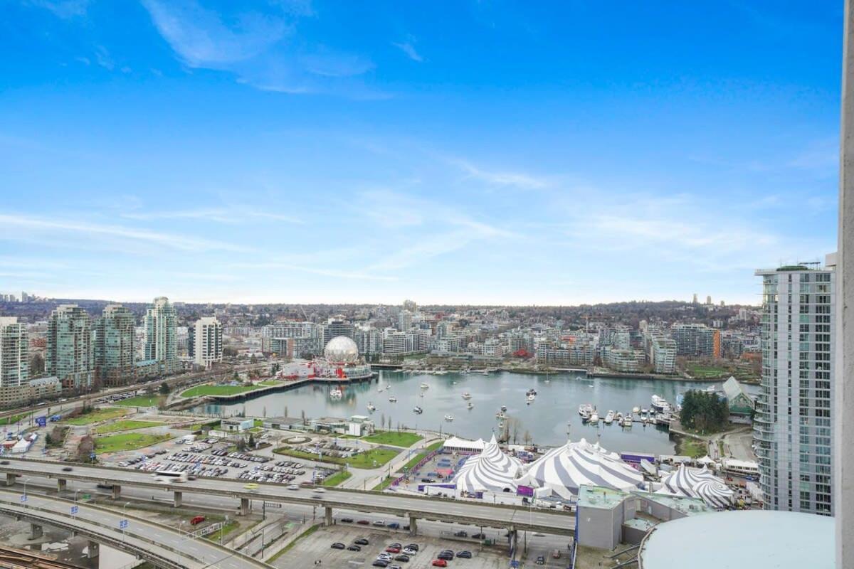 Dazzling Condo By Stadium Downtown With Free Parking Vancouver Bagian luar foto